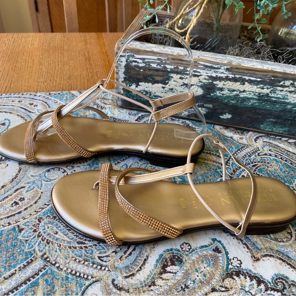 Italian Shoemaker Gold Rhinestone sandal NEW 8.5 - Picture 5 of 9